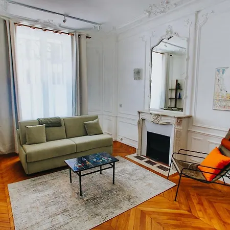 Appt Calme Et Proche Arc De Triomphe Appartamento *